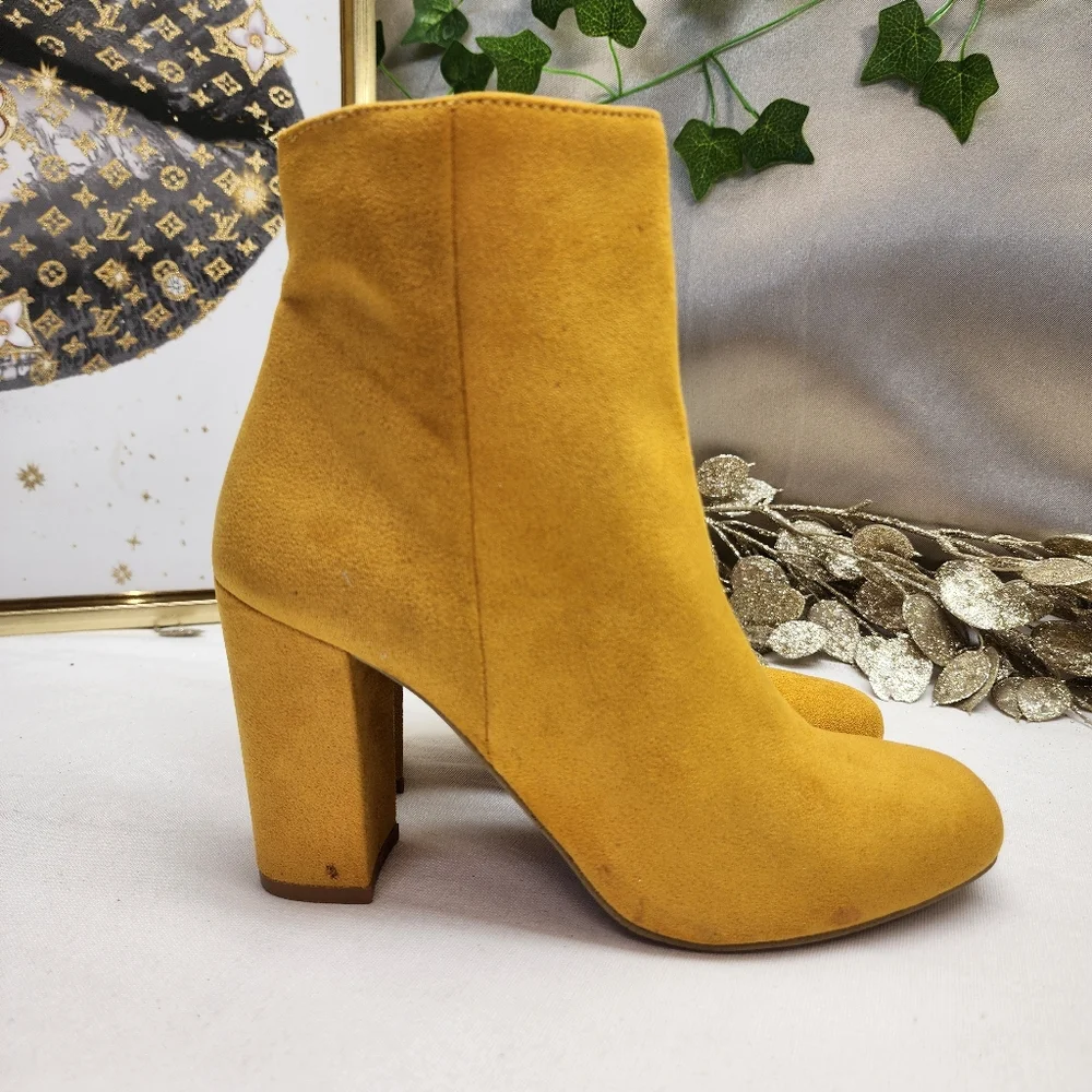 NWOB STEVE MADDEN PIXIE BOOTIE IN MUSTARD SZ 6